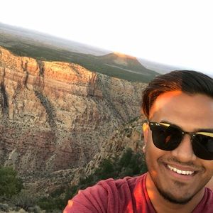 Meet your Posher, Devin